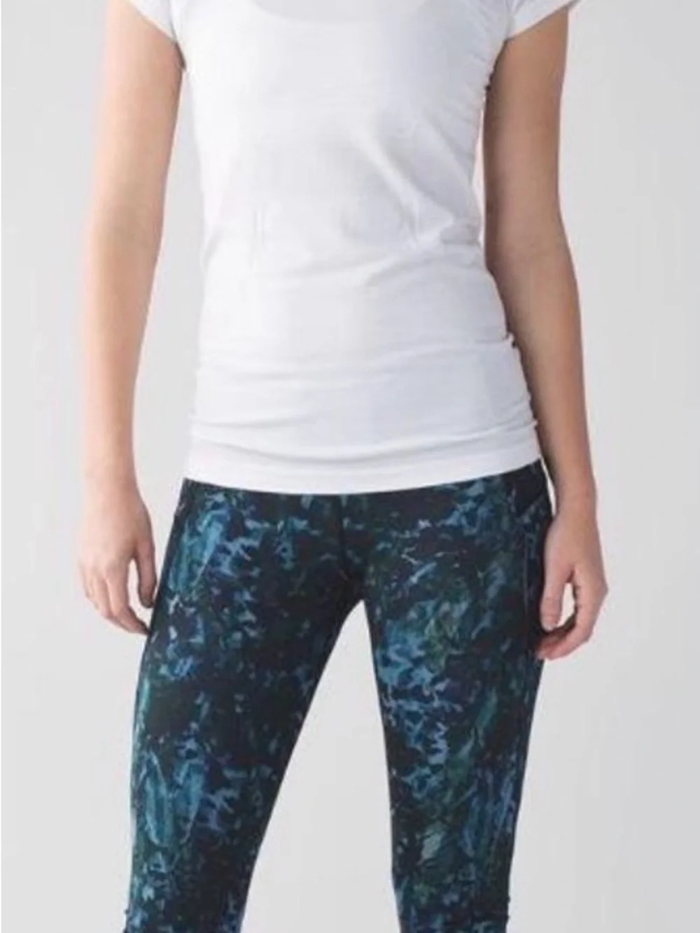 Lululemon Full-On Luxtreme® Blue Patterned  Cropped Leggings Size 6 - No Flaws
